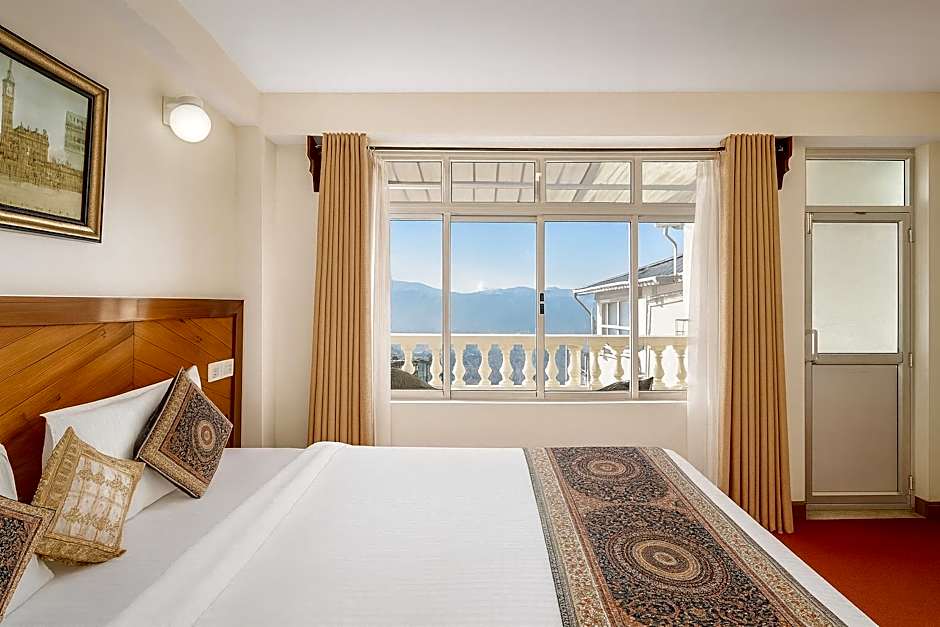 Hotel White Yak