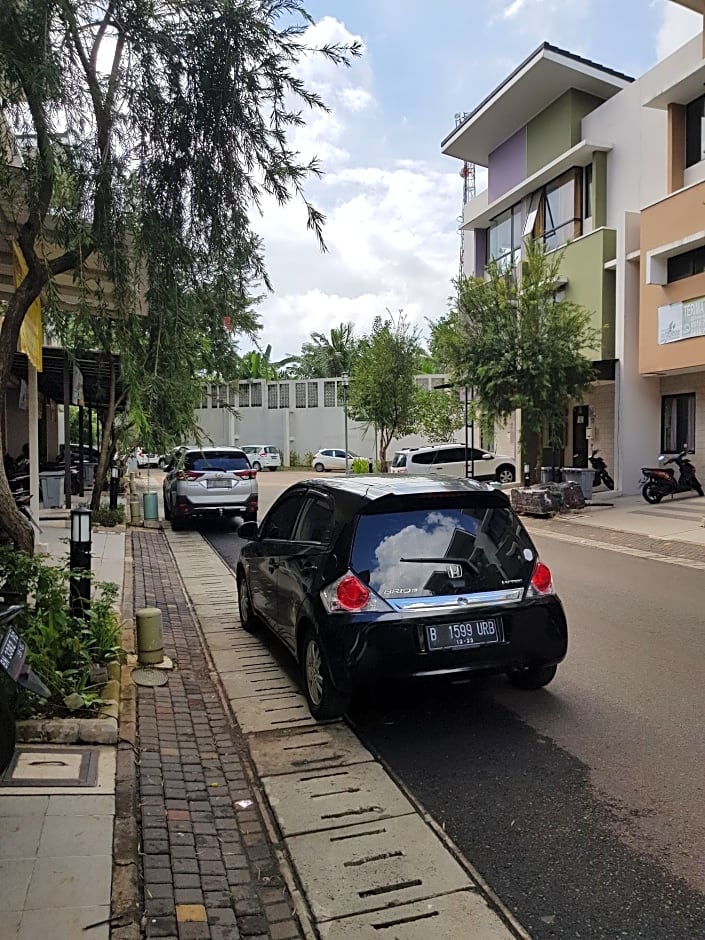 Aloha Guest House - 1 Male Only by ZUZU