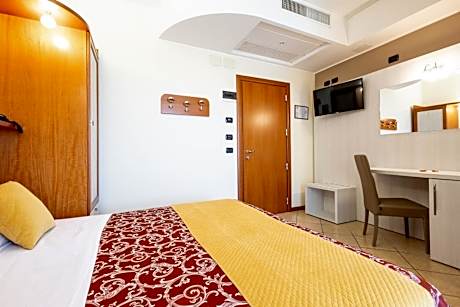 Double or Twin Room with Side Sea View