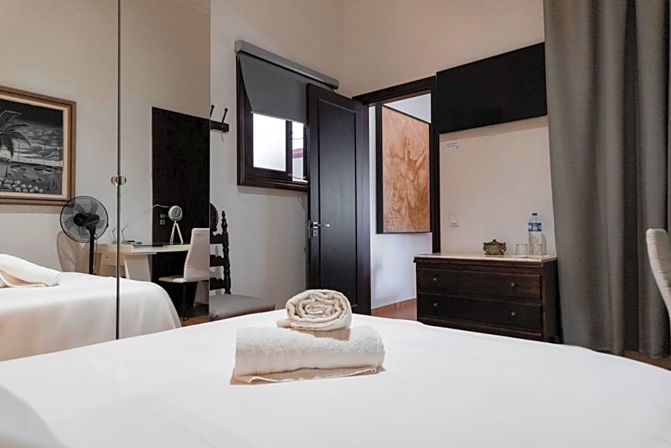 Santa Ana Suite & Rooms