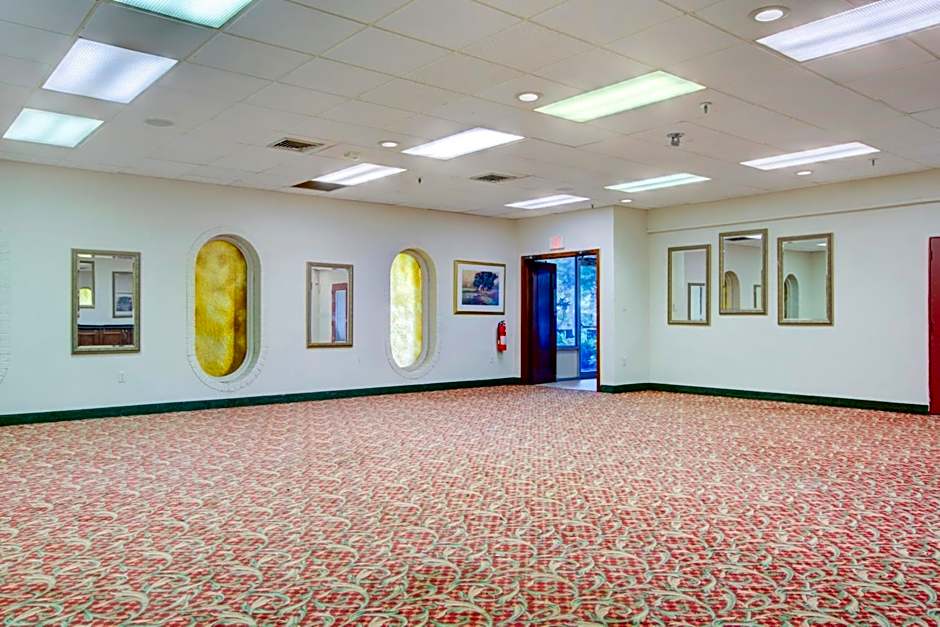 OYO Hotel Dundee By Crystal Lake