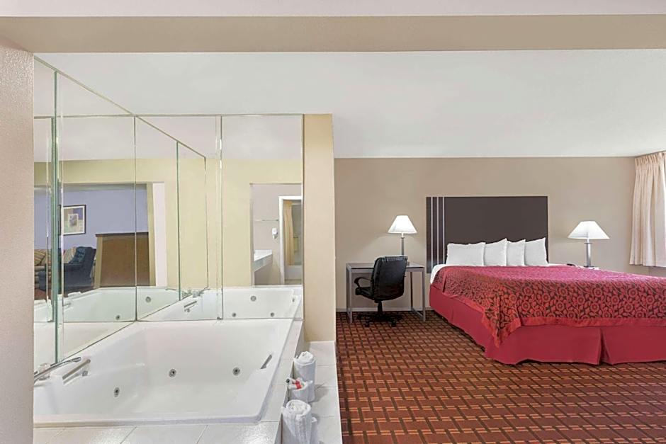 Days Inn by Wyndham College Station University Drive