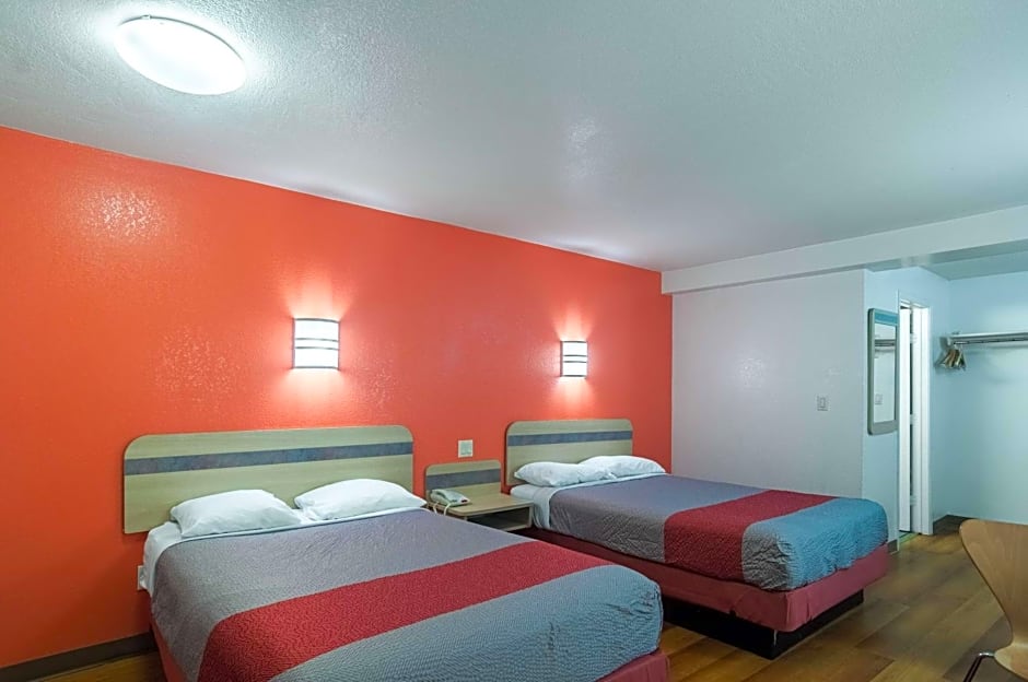 Motel 6-Oklahoma City, OK - South
