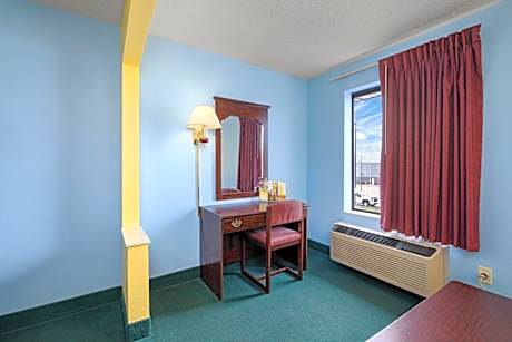 1 King Bed Deluxe Room Non-Smoking