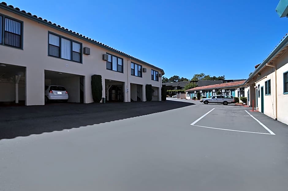 Marinwood Inn & Suites