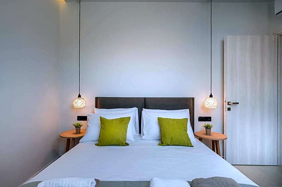 Aegean Breeze Luxury Apartments next to the sea