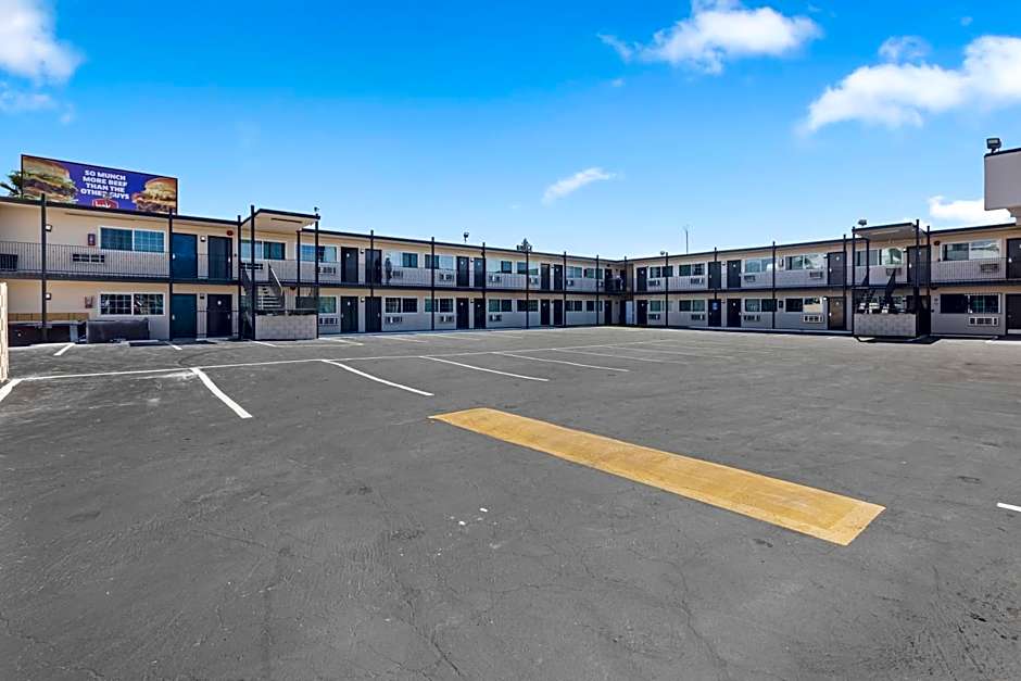 Inland Inn & Suites