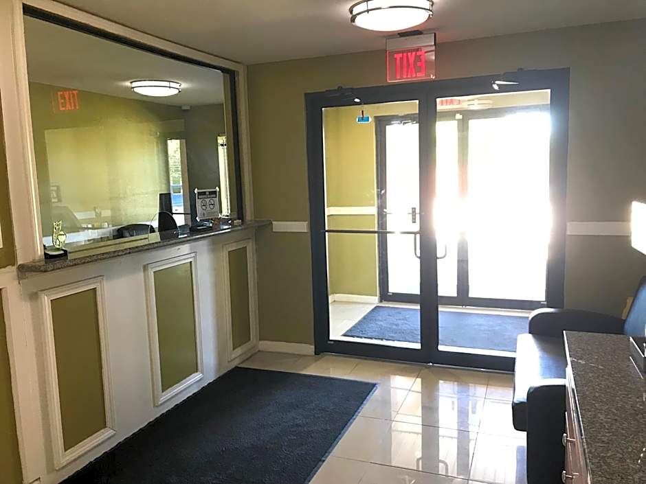 Paradise Inn & Suites