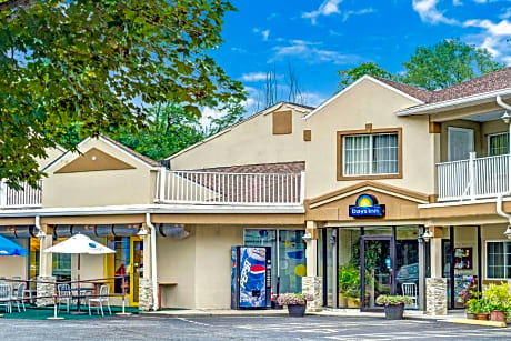 Days Inn by Wyndham Ridgefield