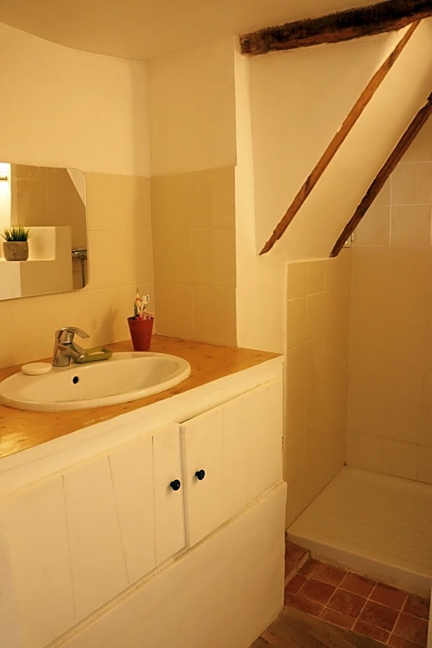 Longo Mai – Apt En Provence, UT