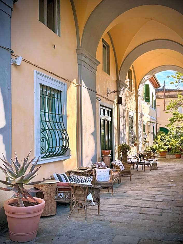 Villa La Dogana B&B di Charme - Historic Villa with a beautiful garden - private parking