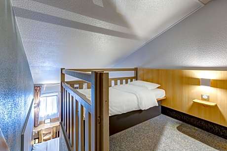 Classic Quadruple Room