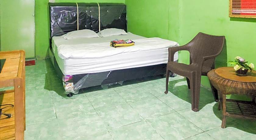 RedDoorz near Pelabuhan Ajibata Parapat