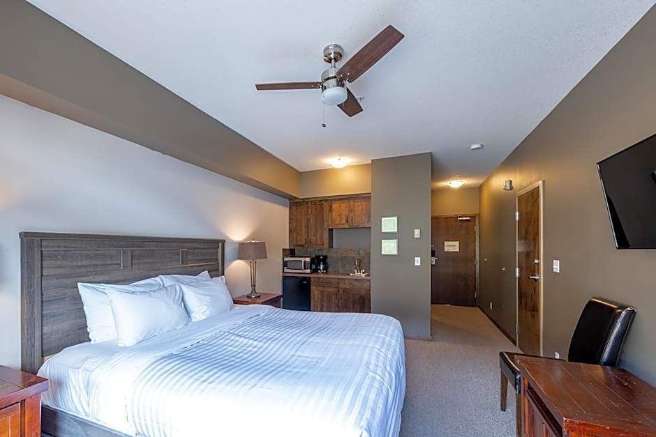 Glacier Mountaineer Lodge