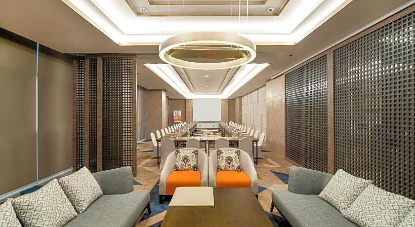 HARRIS Suites Puri Mansion