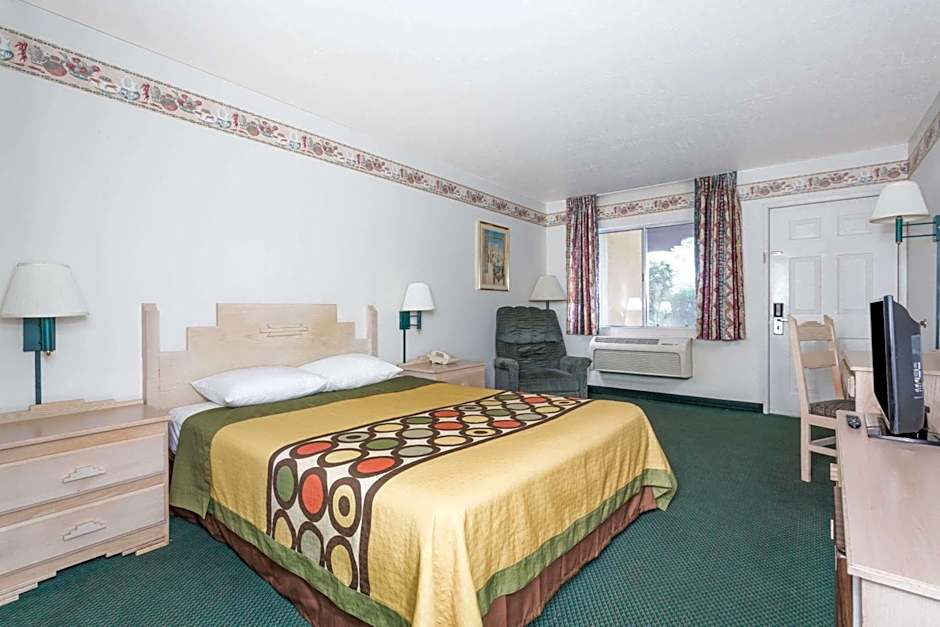 Super 8 by Wyndham Cottonwood