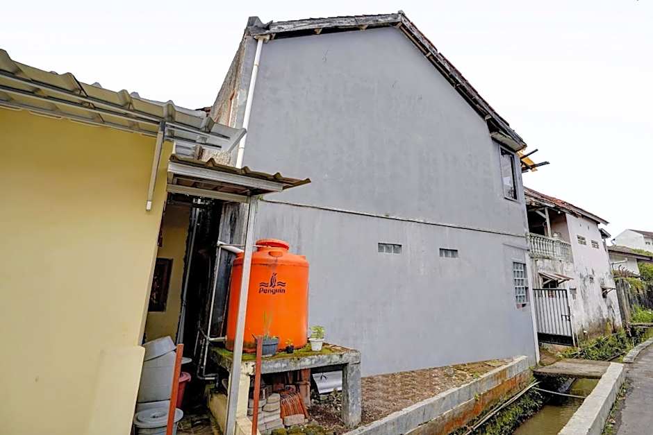 OYO Life 90701 Kost Syariah Deris