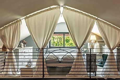 Double Room with Shared Bathroom - Split Level