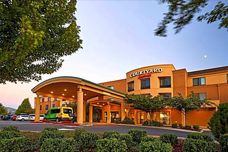 Courtyard by Marriott Medford Airport