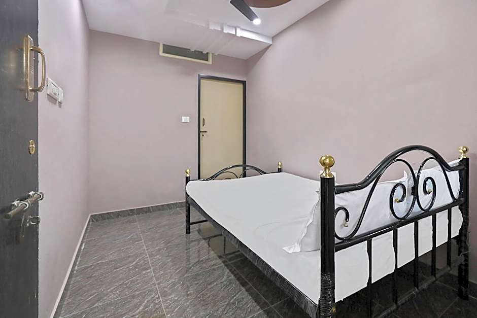 S R Comforts by OYO Rooms – Bangalore, MN