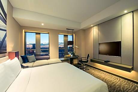 Club King Room with City View