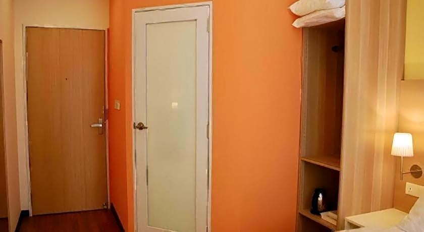 iStay Hotel
