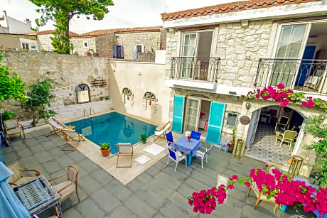 Alacati Asmali Konak Hotel