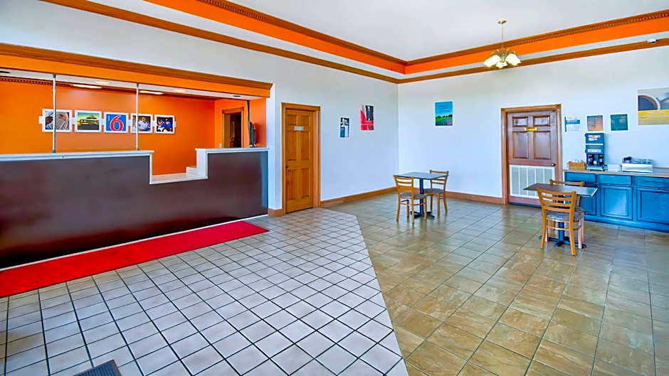Motel 6-Grand Rivers, KY