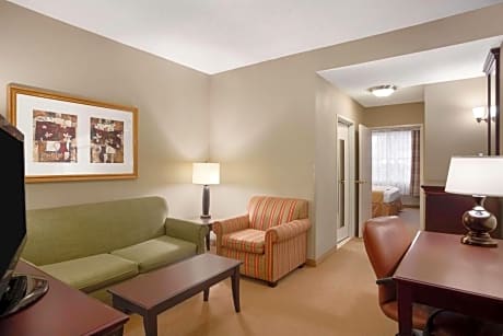 One-Bedroom King Suite - Disability Access/Non-Smoking