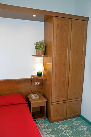 Single Room, 1 Twin Bed, Partial Sea View