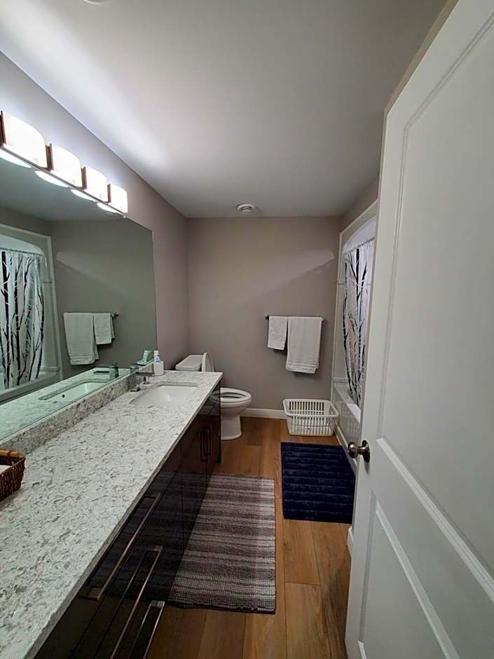 Private Entrance 2 Bed 1 Bath