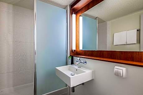 Superior Room - 1 King Bed