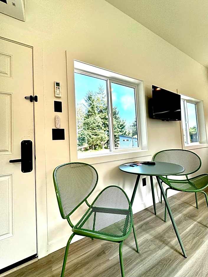 LOGE Westport