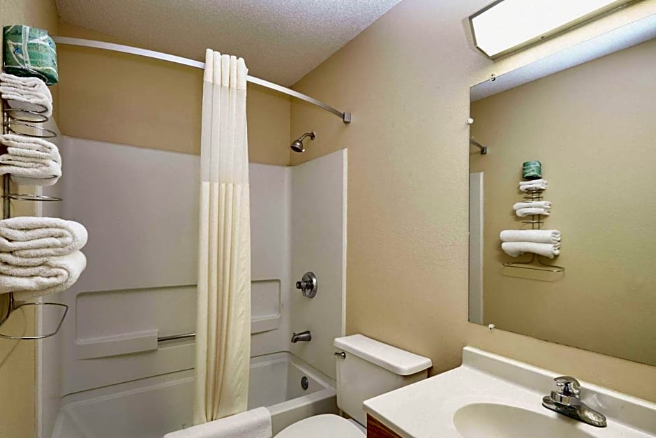 Super 8 by Wyndham Greenville
