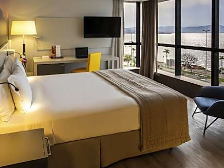 Deluxe King Room with Ocean View
