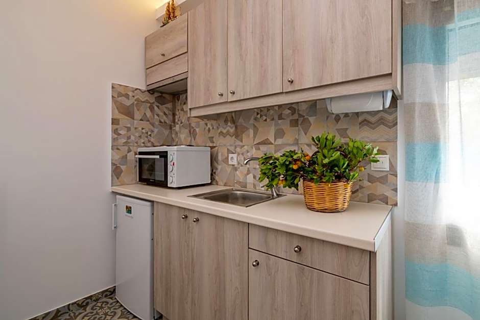 Kokkinos Studios With Pool & Sea View, by ZanteWize