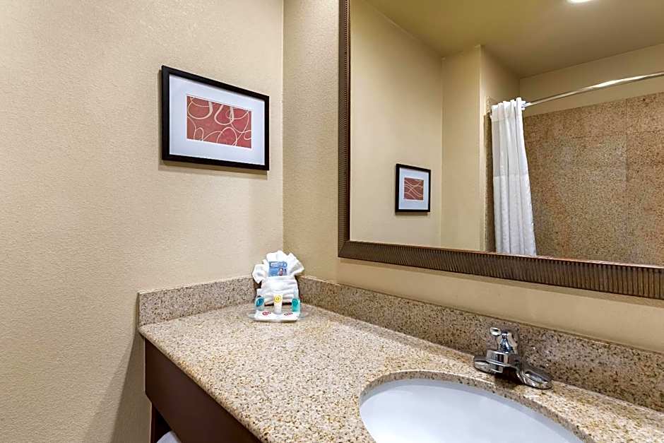 Comfort Suites Yukon - SW Oklahoma City