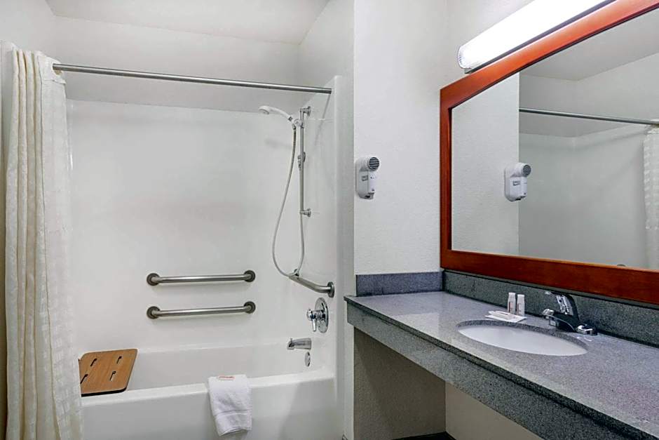 Creekside Inn & Suites