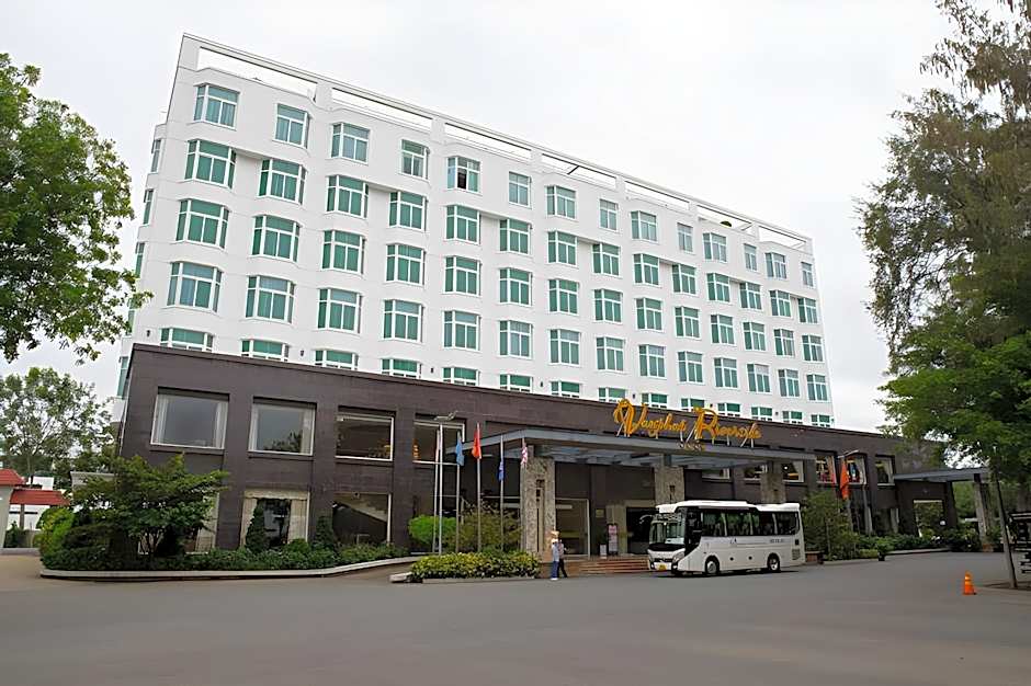 Van Phat Riverside Hotel