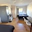 Beachcomber Lodge & Backpacker