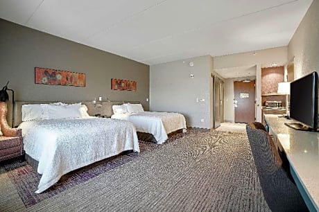2 Queen Accessible Room Roll In Shower