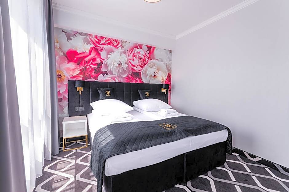 Hotel Lantier & Swimming Pool Zone