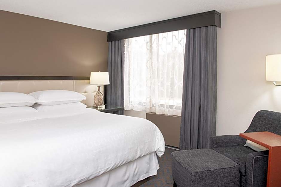 Sheraton Minneapolis West Hotel