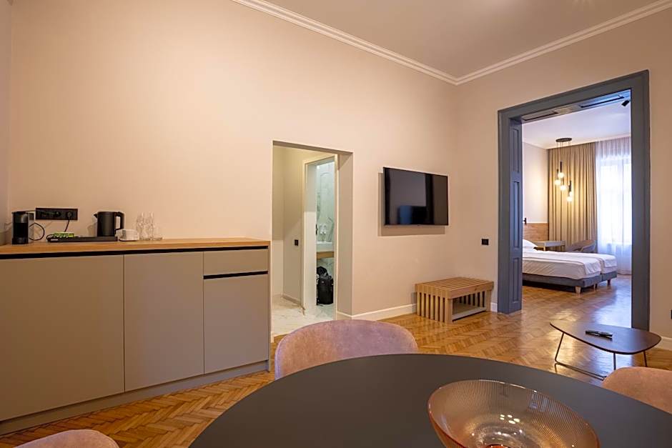 Bloom Downtown Suites