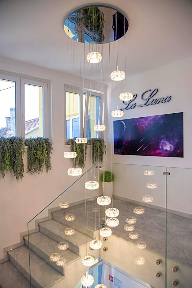 La Luna Premium Deluxe Apartment with Pool & Jacuzzi, Bikes and Secured Parking