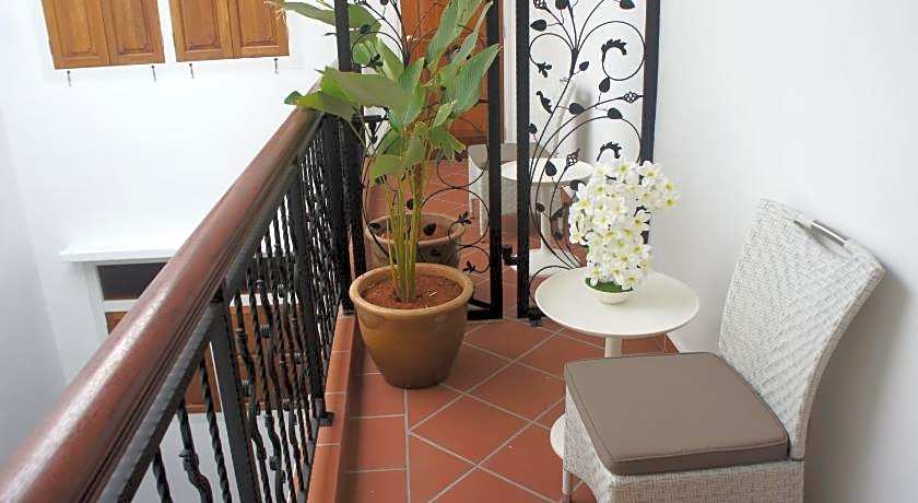 Heeren Straits Hotel