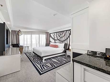 Rejuvenated Superior King Room with City and Mountain View