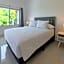 Commercial Zone Studios, Pool, BBQ and Beach 7 Blocks