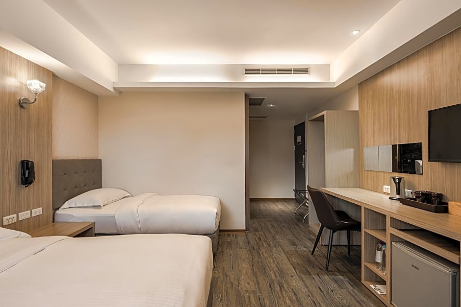 The Riverside Hotel International