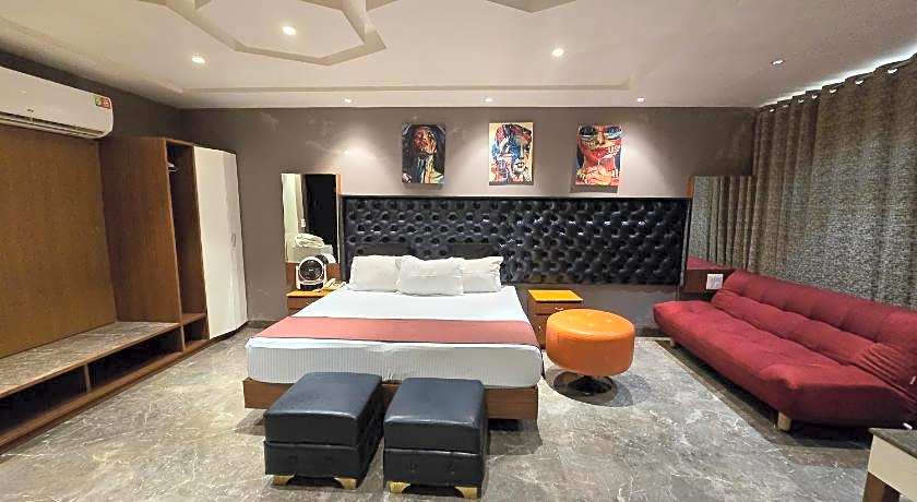 Royal Castle Grand